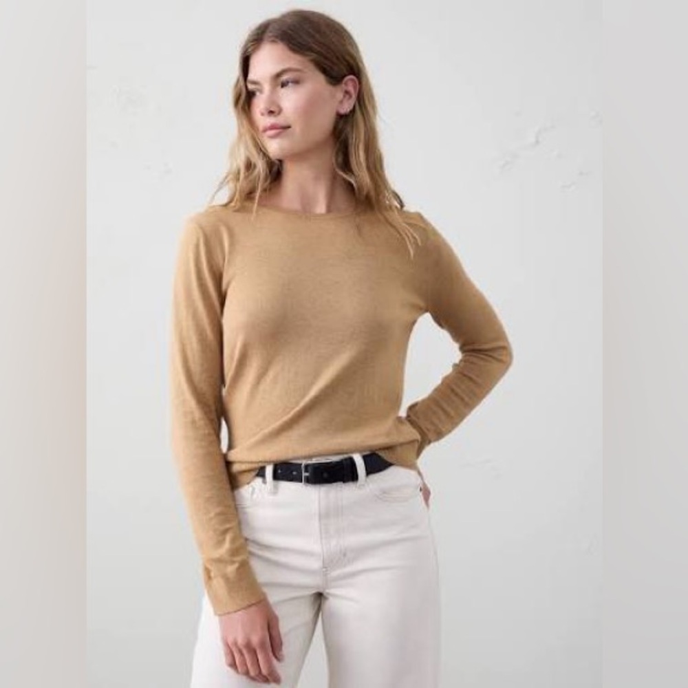 BANANA REPUBLIC • Forever Crew-Neck Sweater